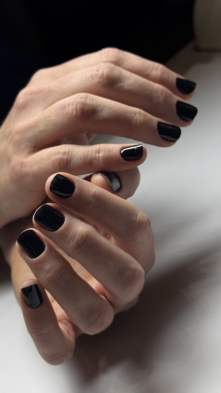 Sorte gelenegler — elegant manikyr Skien