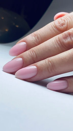 Naturlig rosa manikyr — gelenegler Skien fra Oliria Beauty Island